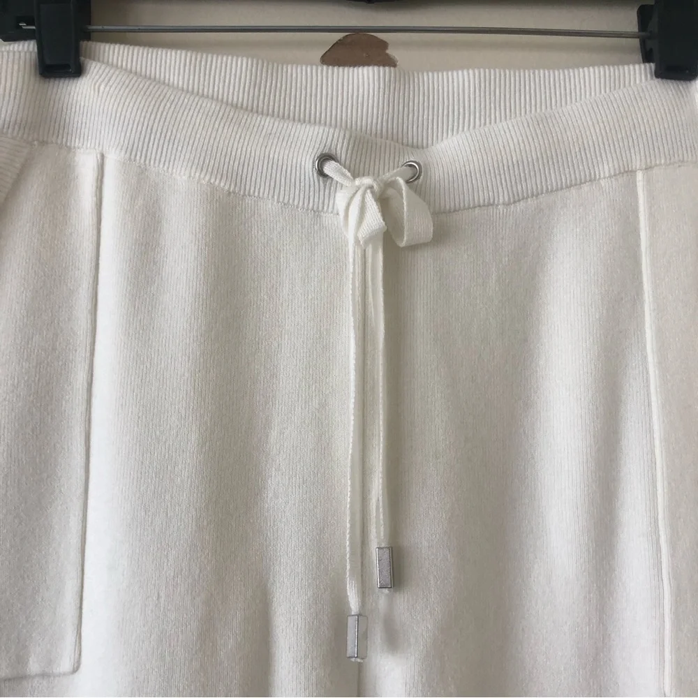 Chico’s Zenergy Cream Colored Super Soft Lounge Pants Joggers Size XLp - Picture 4 of 8